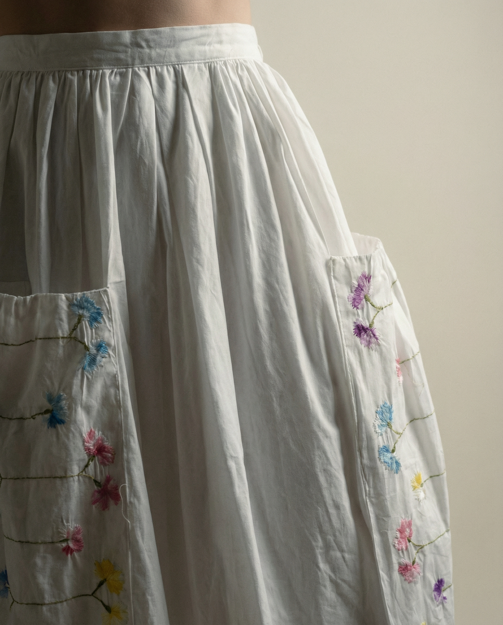 White Embroidered Pocket Midi Skirt – Small