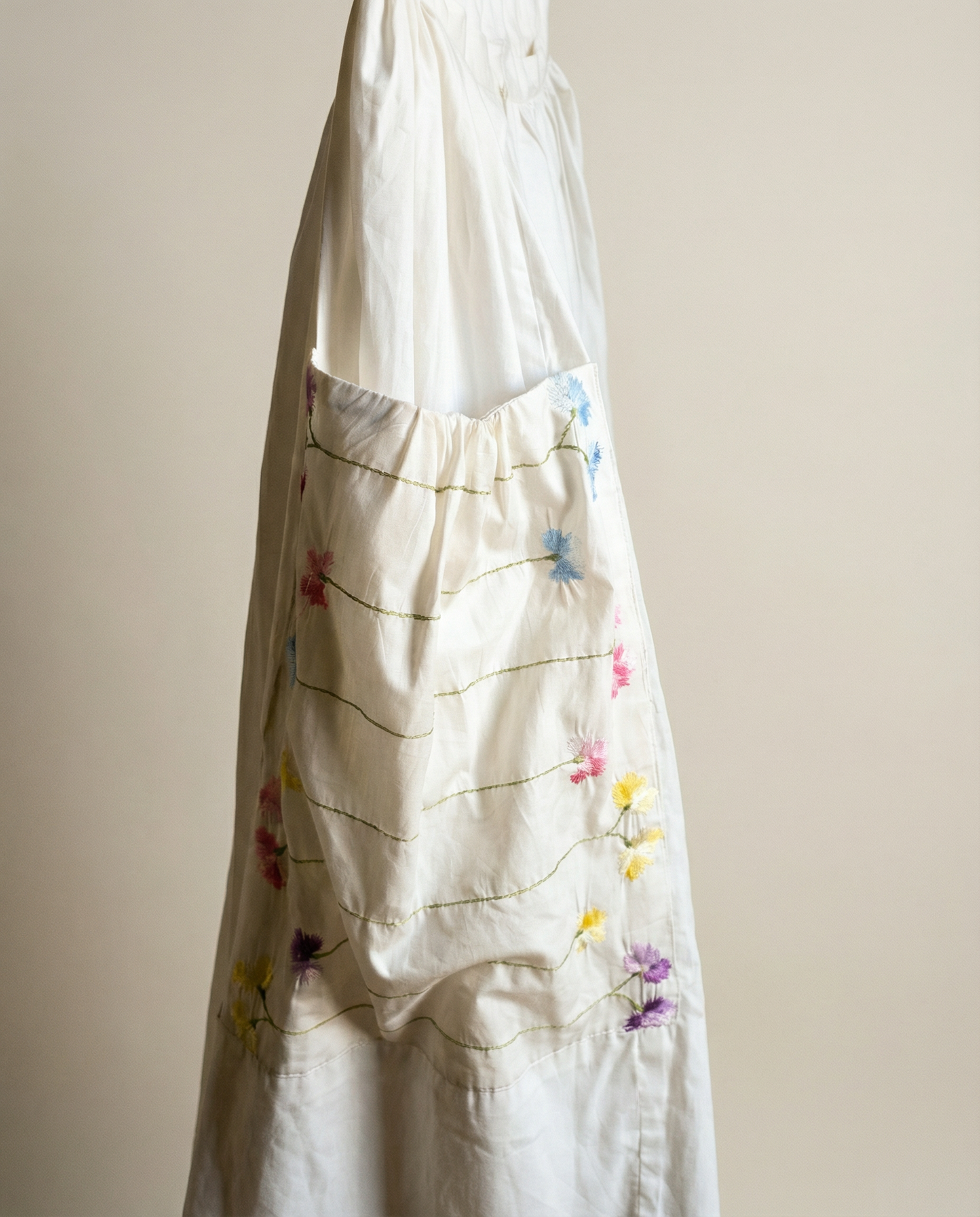 White Embroidered Pocket Midi Skirt – Small