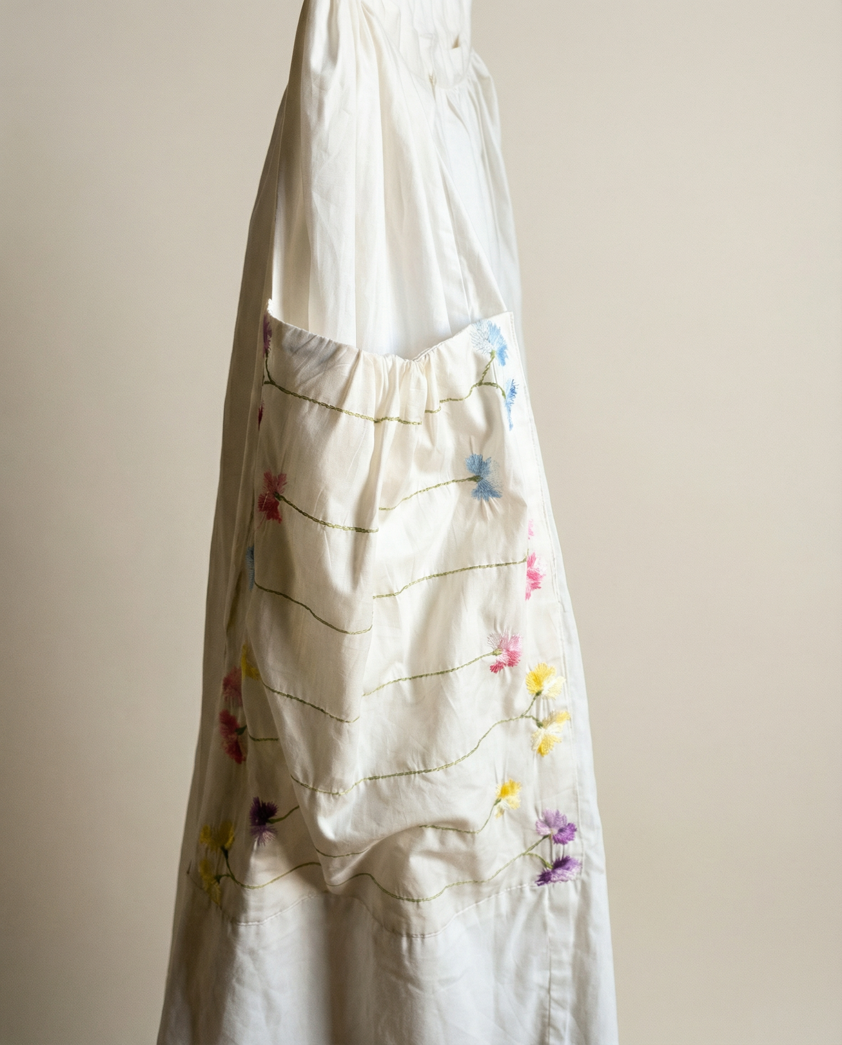 White Embroidered Pocket Midi Skirt – Small