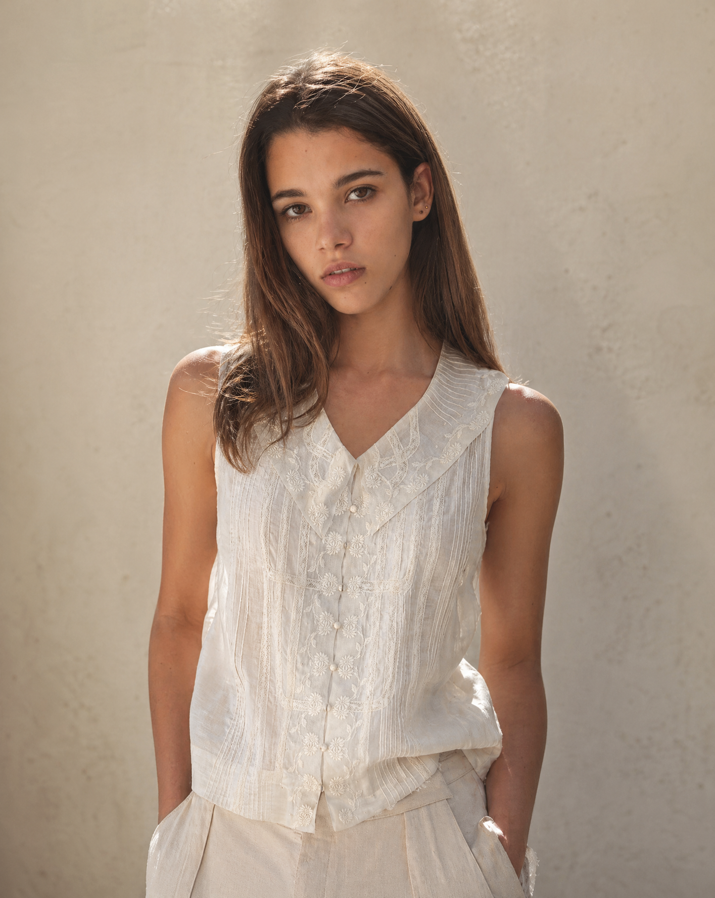 Vintage Ivory Lace & Pintuck Sleeveless Blouse – Peter Pan Collar - S