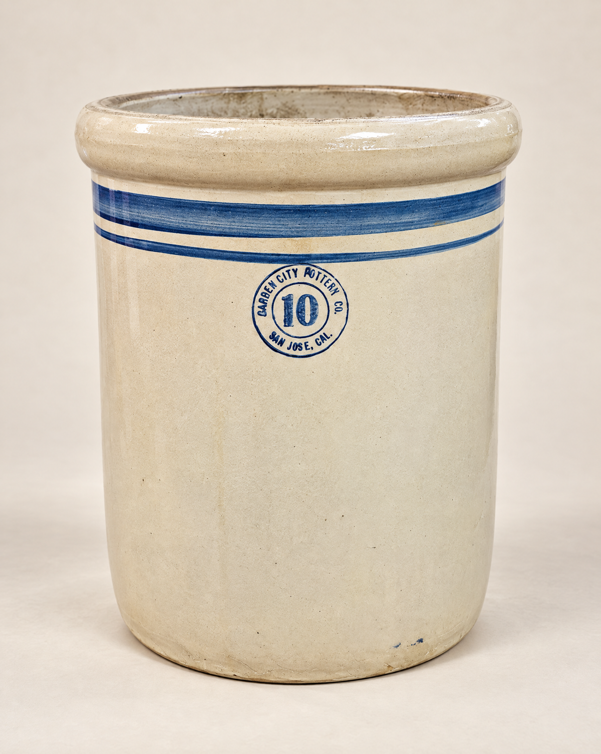 Antique Garden City Pottery Co. 10-Gallon Stoneware Crock – Circa 1910–1930
