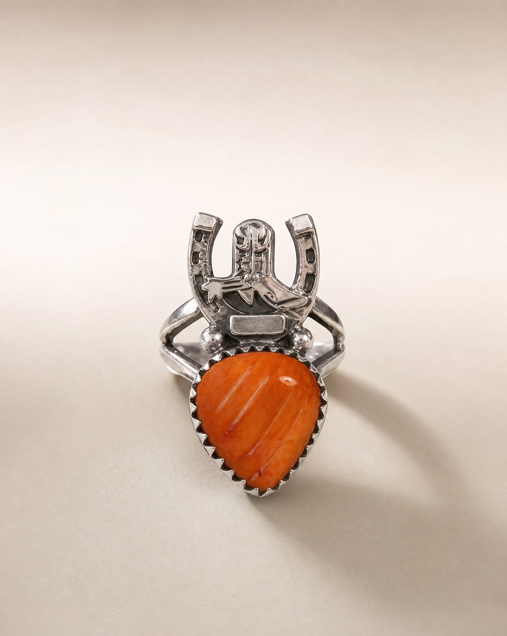 Sterling Silver Southwestern Horseshoe & Orange Spiny Oyster Ring – Size 7
