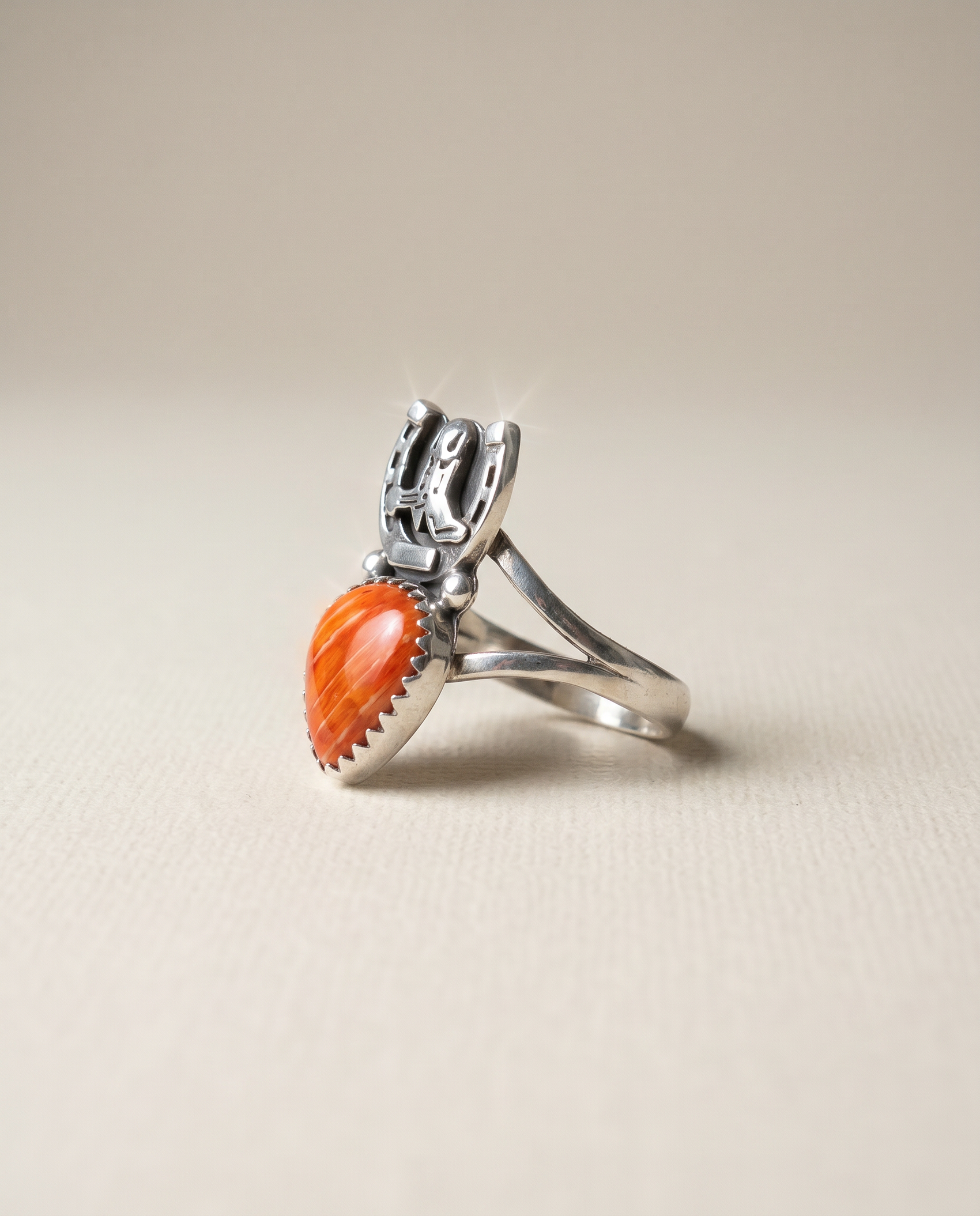 Sterling Silver Southwestern Horseshoe & Orange Spiny Oyster Ring – Size 7