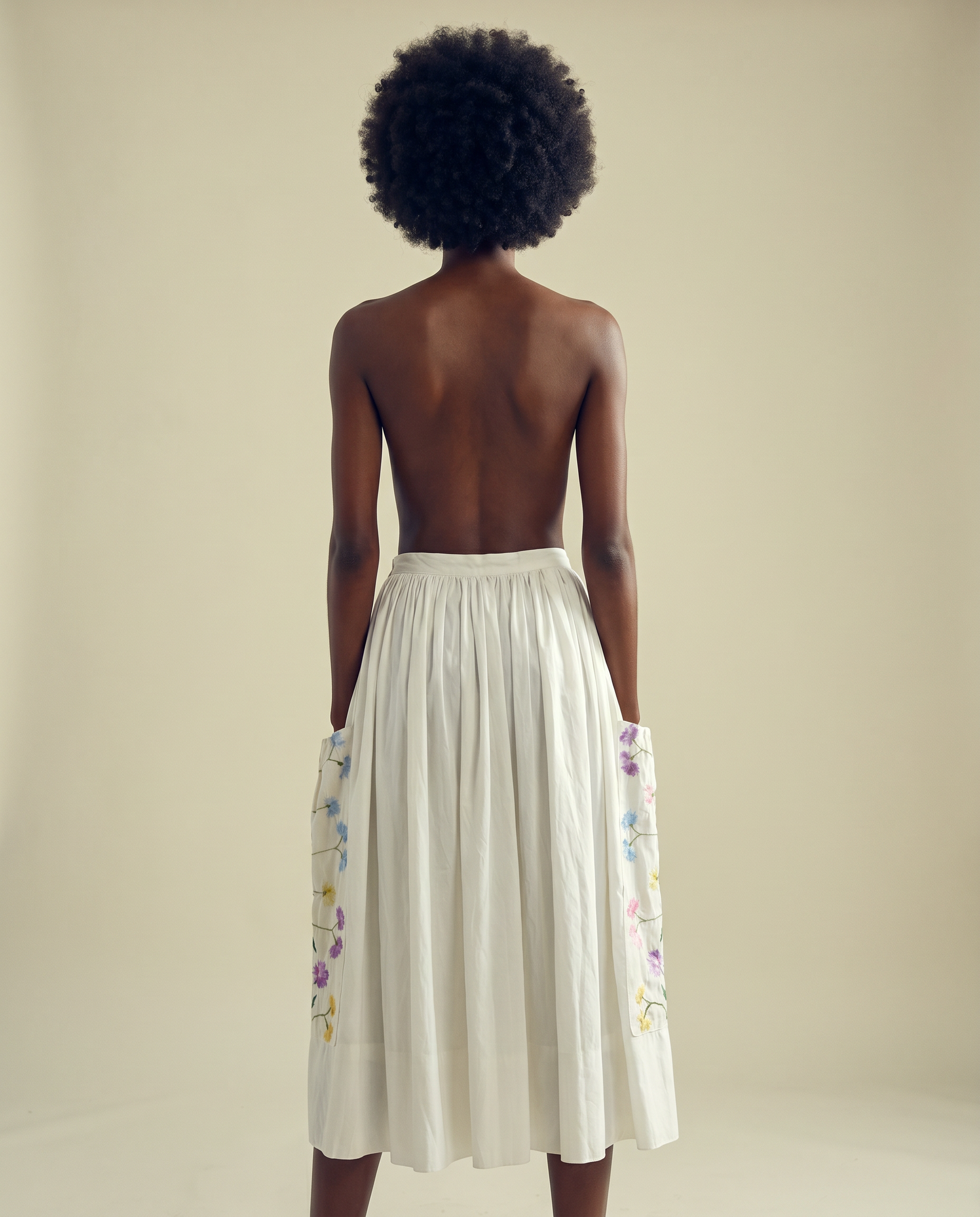 White Embroidered Pocket Midi Skirt – Small