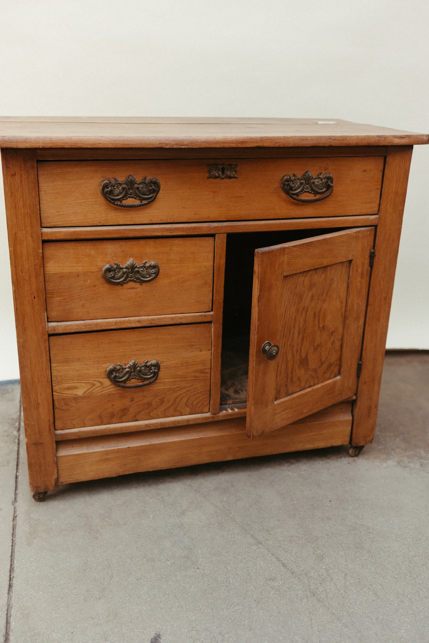 Antique Oak Sideboard / Washstand