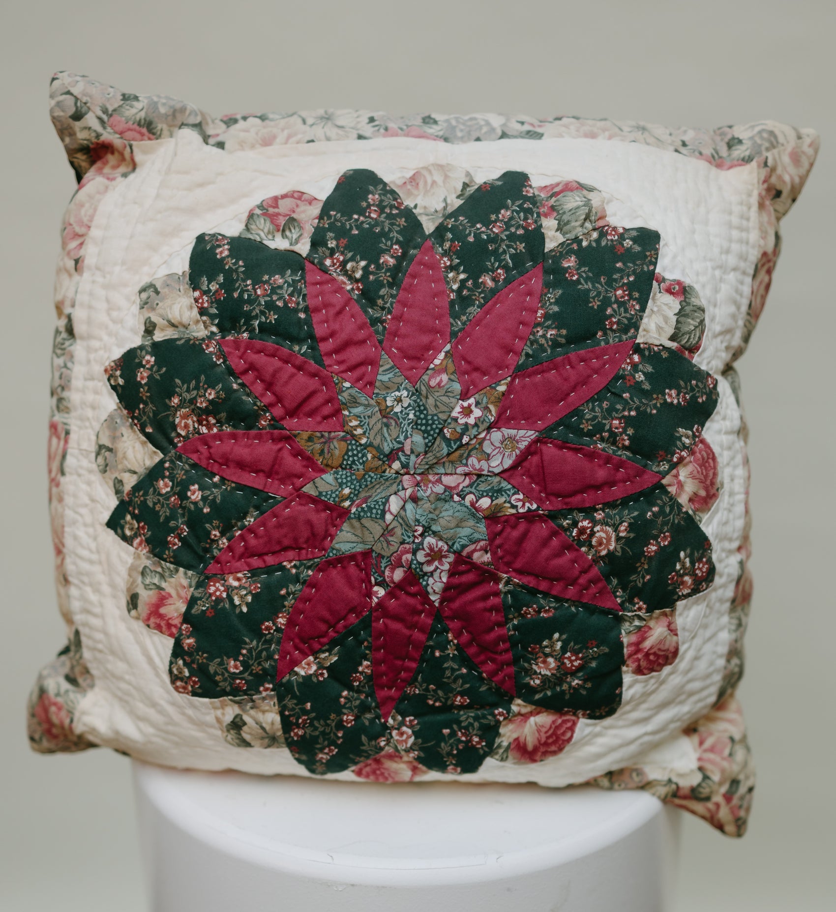 Vintage Quilted Accent Pillow – Dresden Plate Pattern