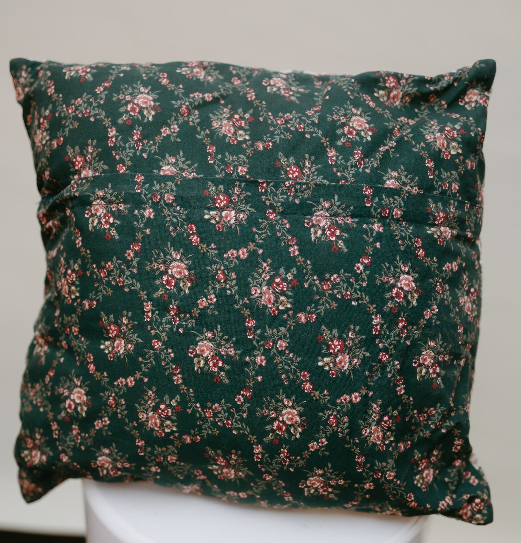 Vintage Quilted Accent Pillow – Dresden Plate Pattern