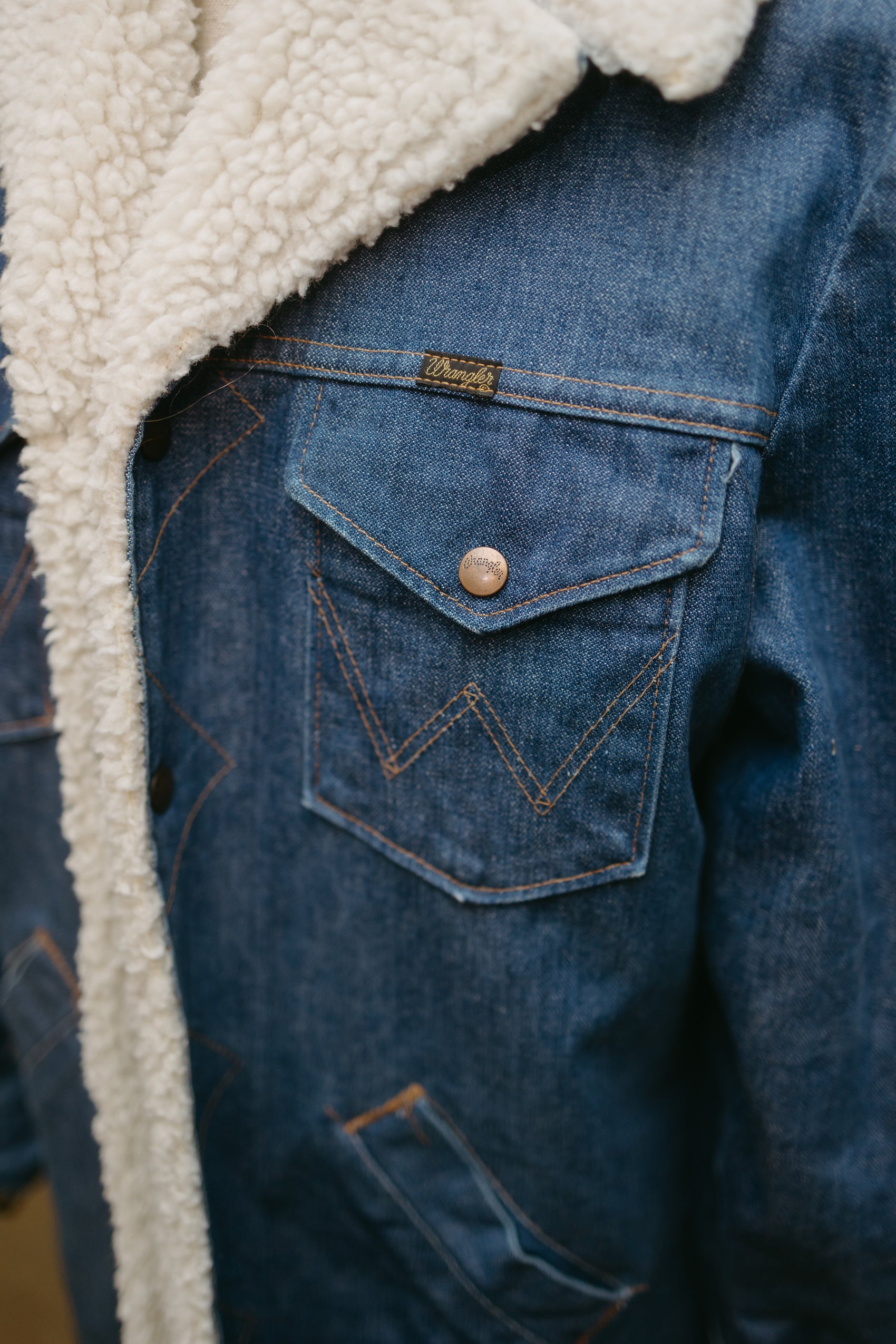 Vintage Wrangler Sherpa-Lined Denim Jacket – Western Ranchwear Classic