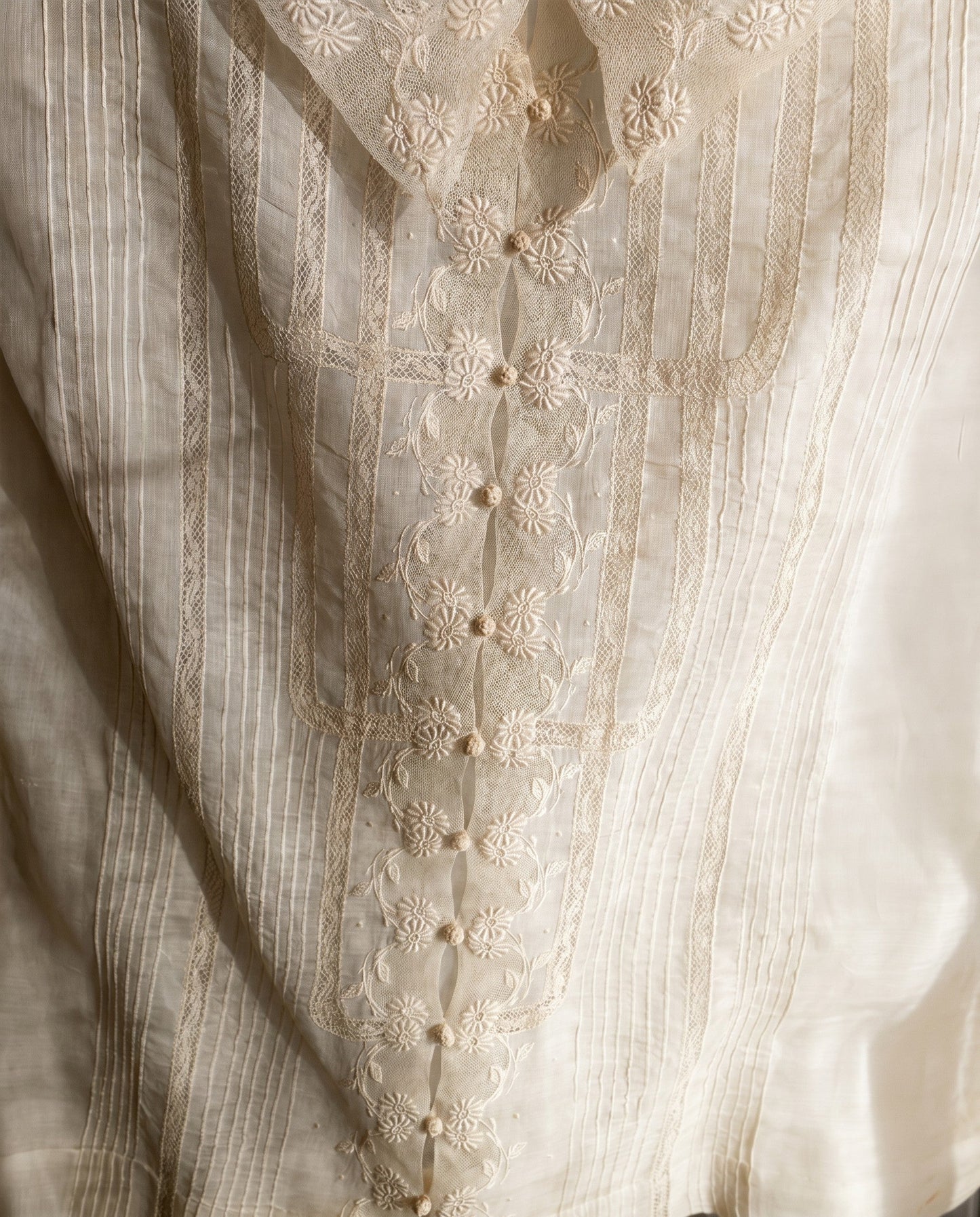 Vintage Ivory Lace & Pintuck Sleeveless Blouse – Peter Pan Collar - S