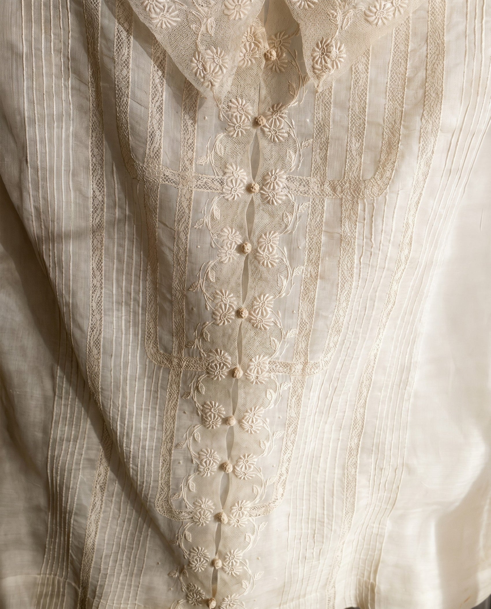Vintage Ivory Lace & Pintuck Sleeveless Blouse – Peter Pan Collar - S