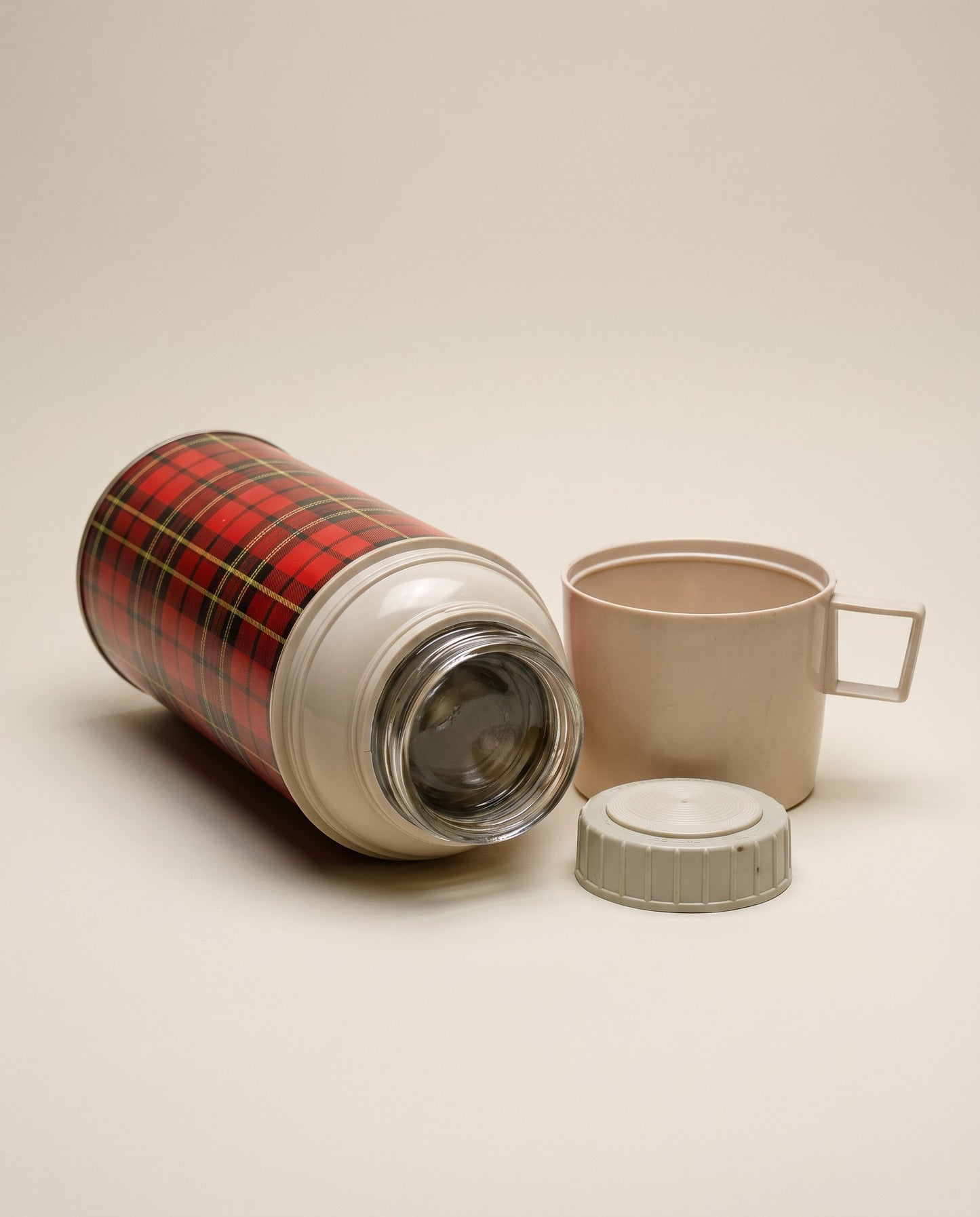 Vintage Thermos Red Plaid Vacuum Insulated Bottle w/ Cup Lid – Classic Camping Thermos