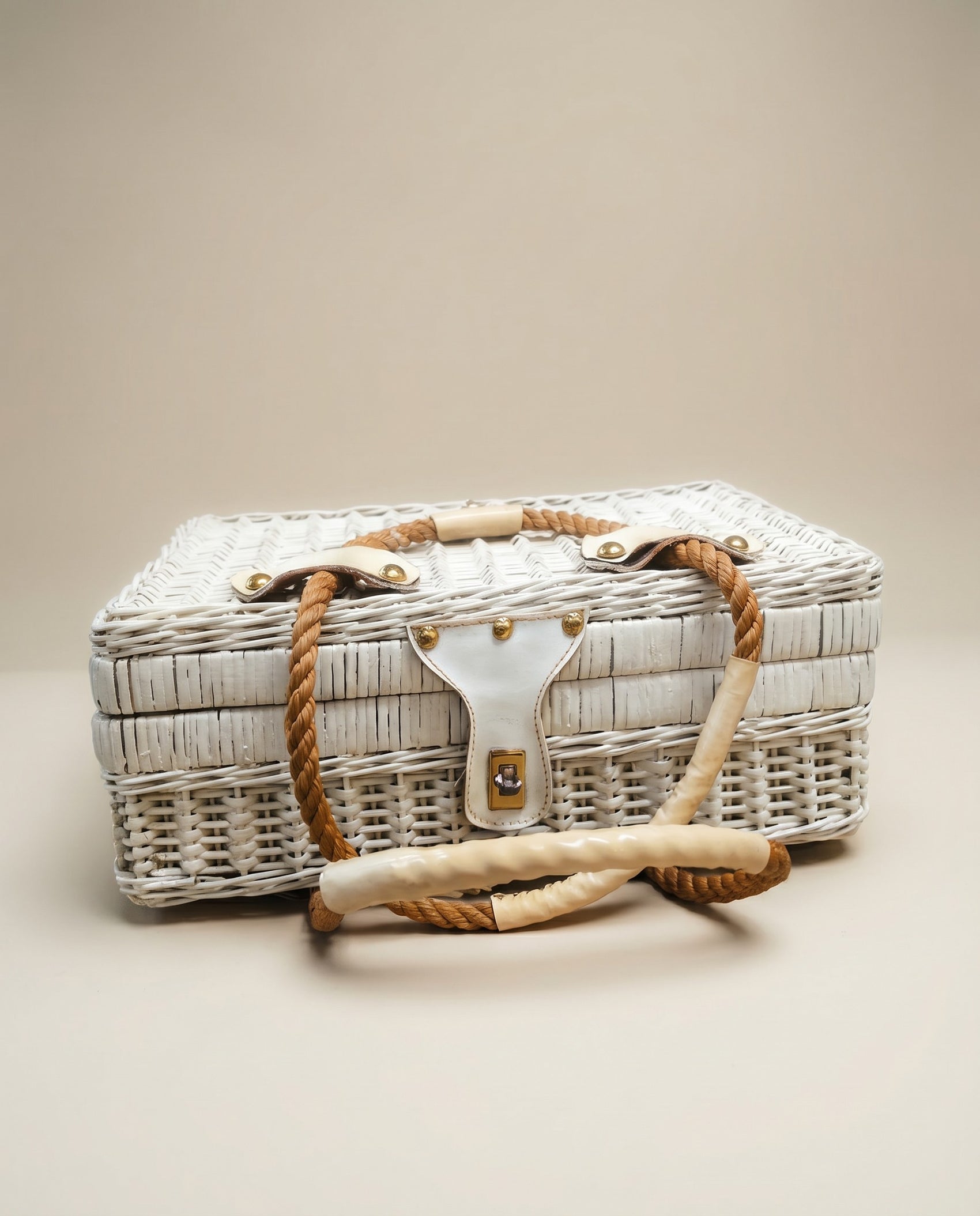 Vintage White Wicker Handbag / Picnic Basket Purse