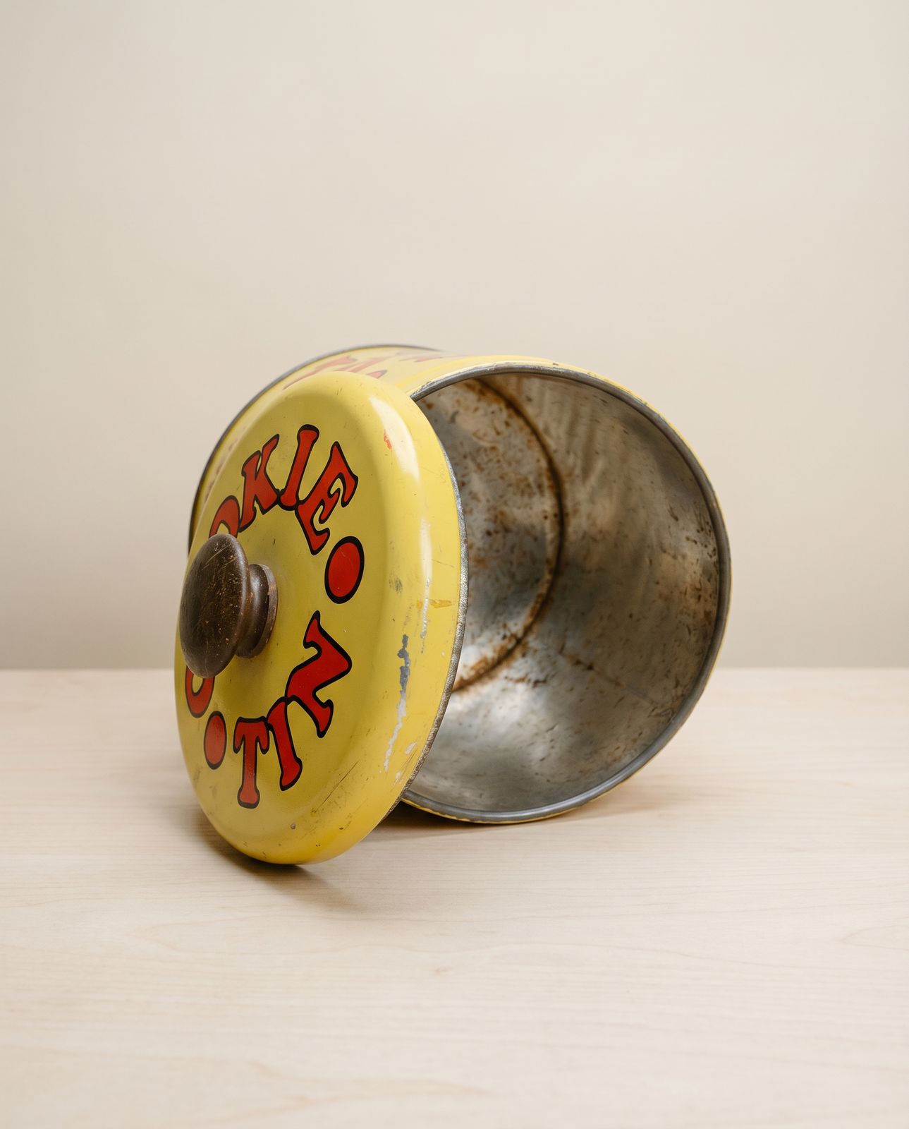 Vintage Yellow Tin Cookie Canister – Train Motif (Hainsburg)