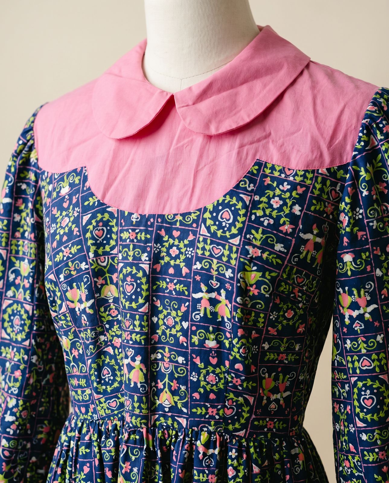 Vintage Novelty Print Peter Pan Collar Dress – Navy & Pink Folk Floral Midi - SML
