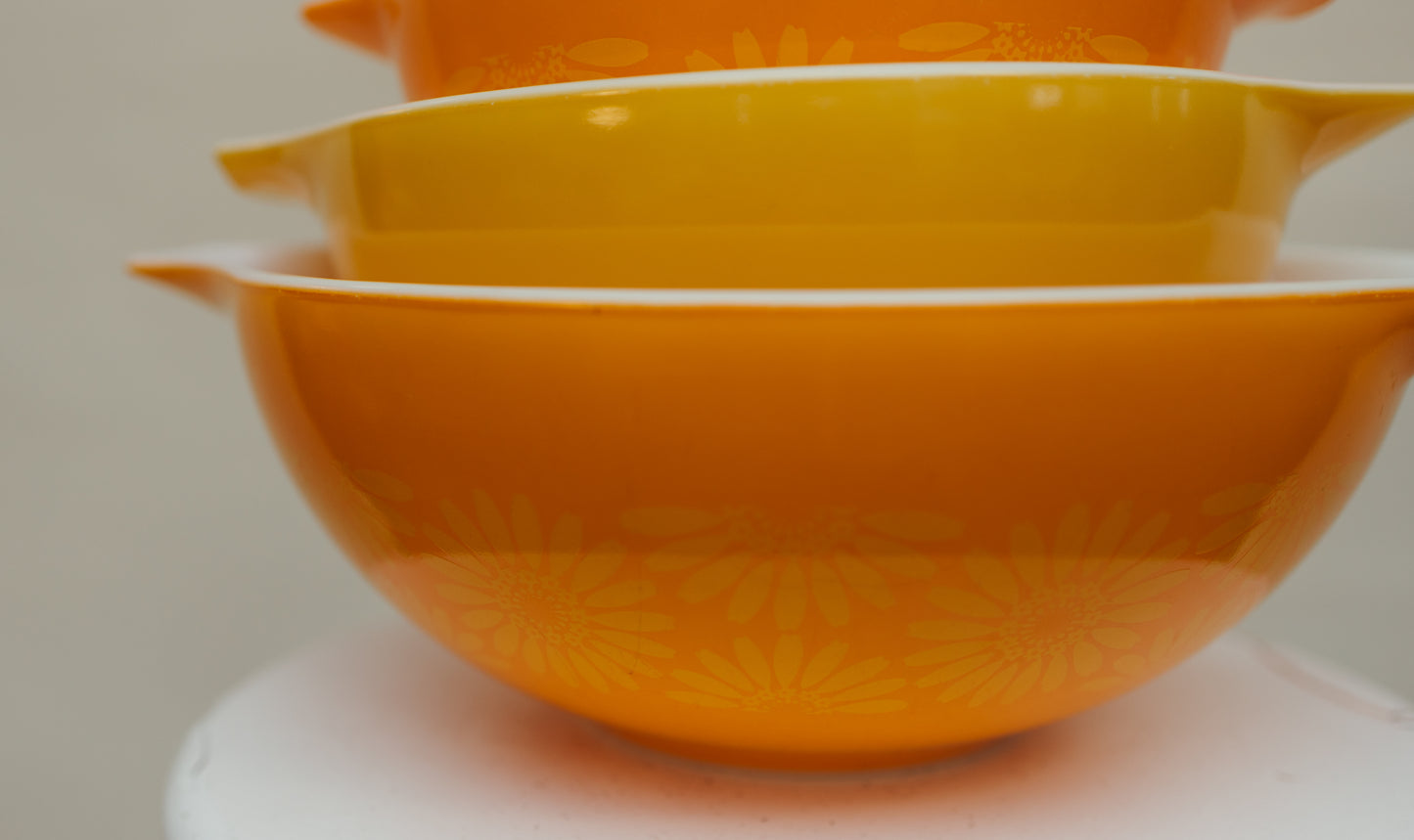 Vintage Pyrex “Daisy” Cinderella Mixing Bowl Set — Complete 4-Piece Set