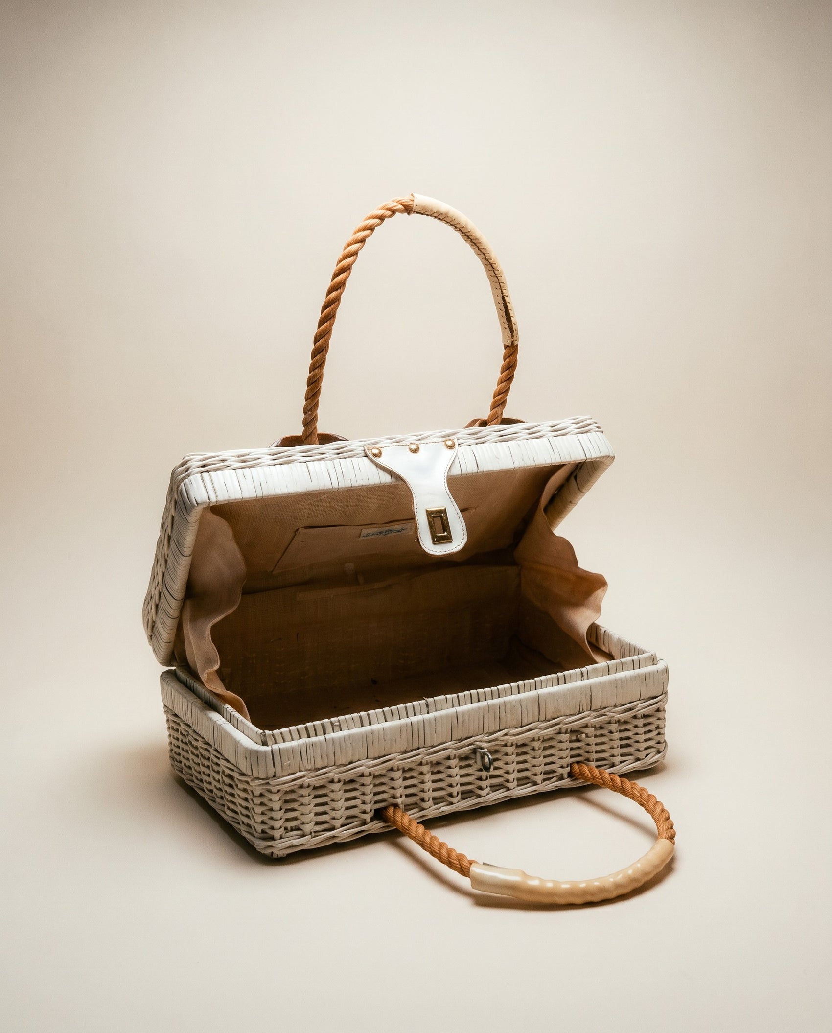 Vintage White Wicker Handbag / Picnic Basket Purse