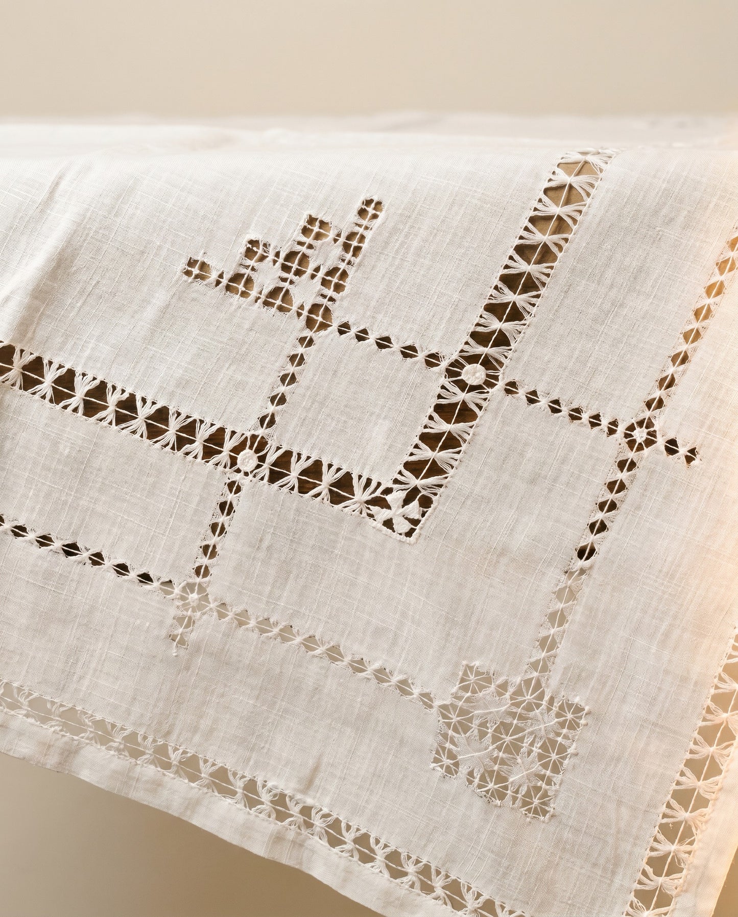 Vintage Linen Cutwork Tablecloth & Napkin Set (5 Piece Set)