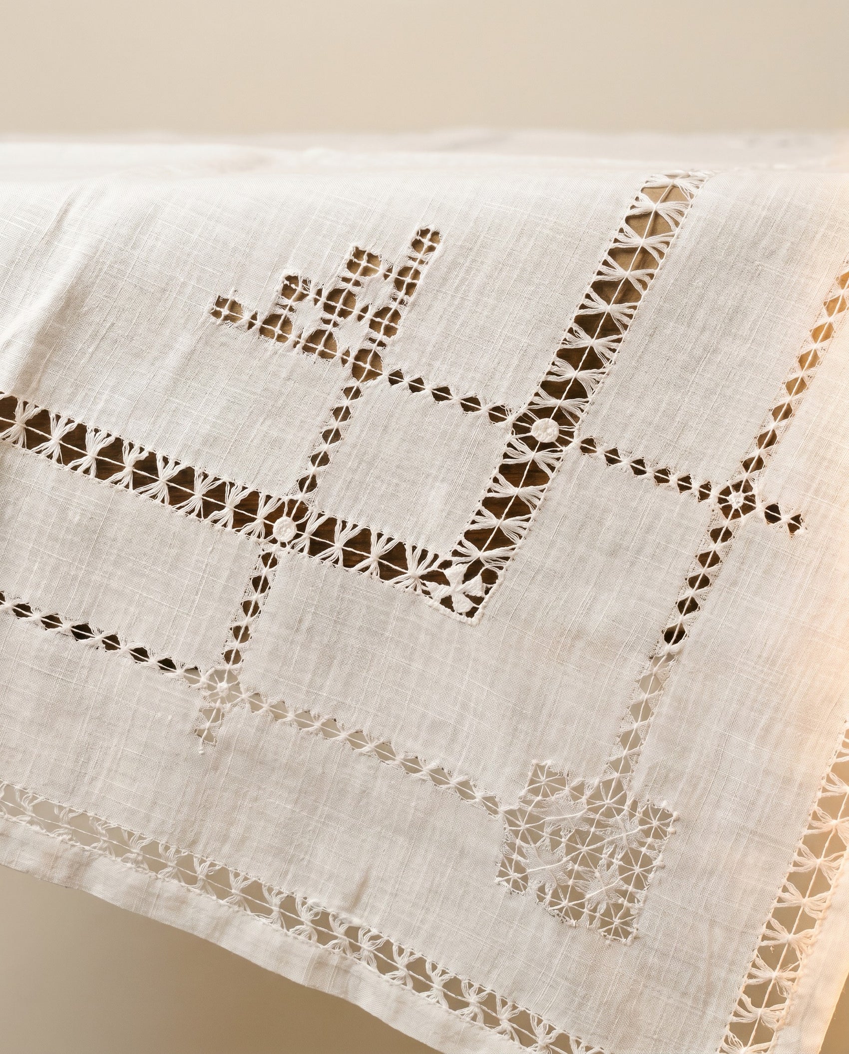 Vintage Linen Cutwork Tablecloth & Napkin Set (5 Piece Set)