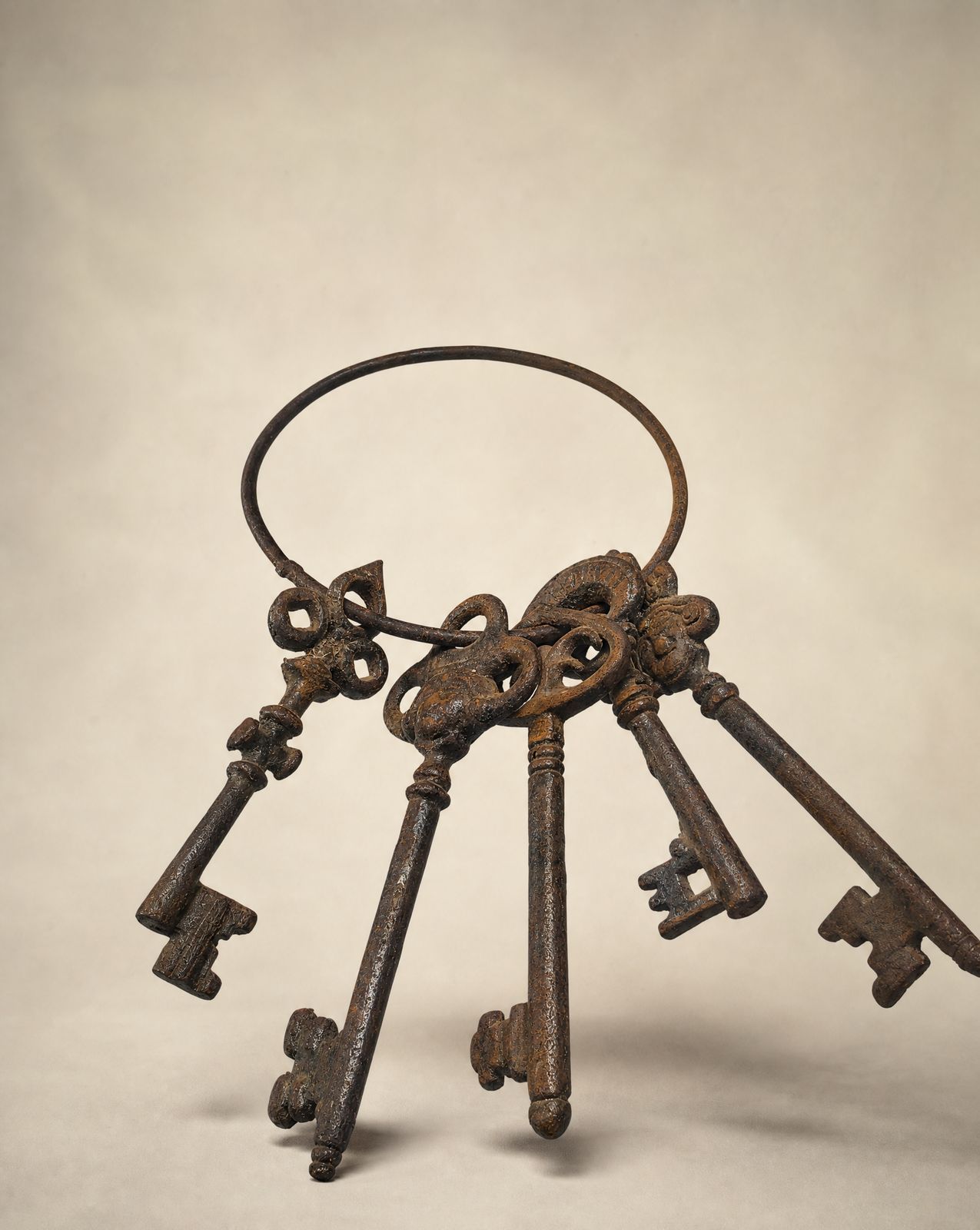 Decorative Cast Iron Skeleton Keys on Ring – Set of 5