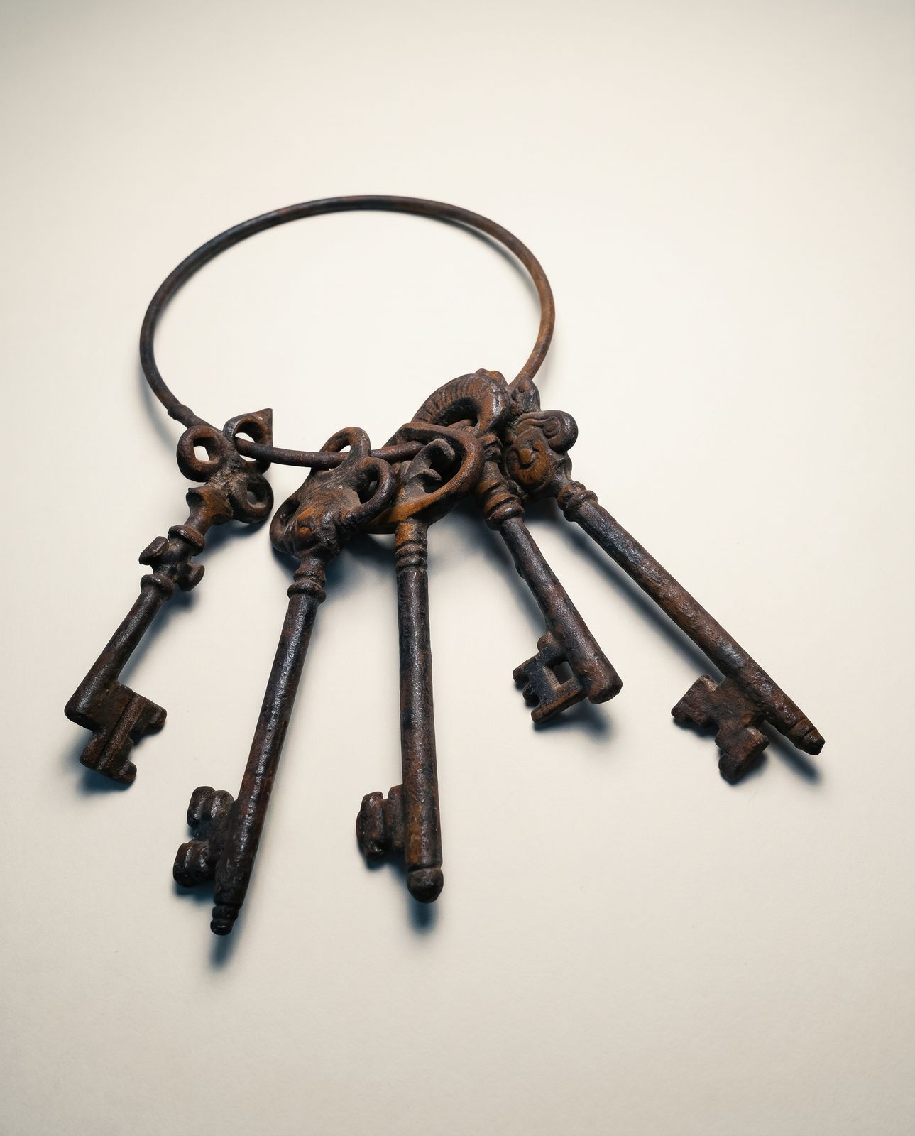 Decorative Cast Iron Skeleton Keys on Ring – Set of 5