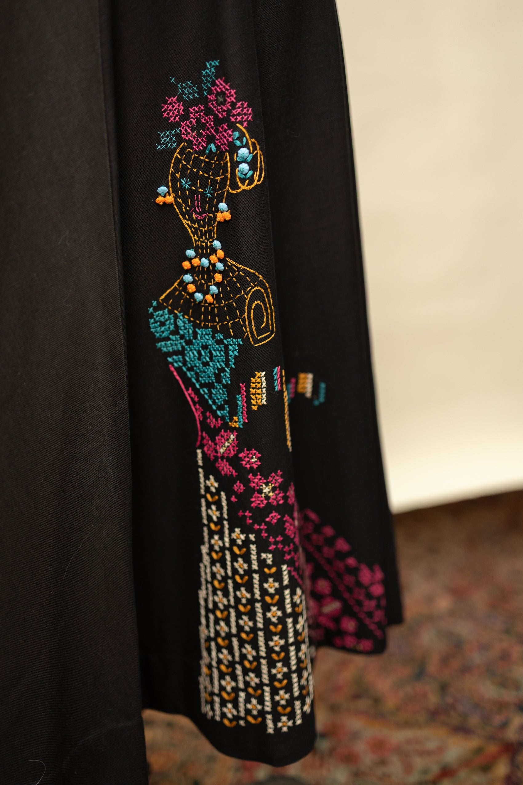 Vintage 1950s Mexican Circle Skirt – Hand-Embroidered Folk Art Design