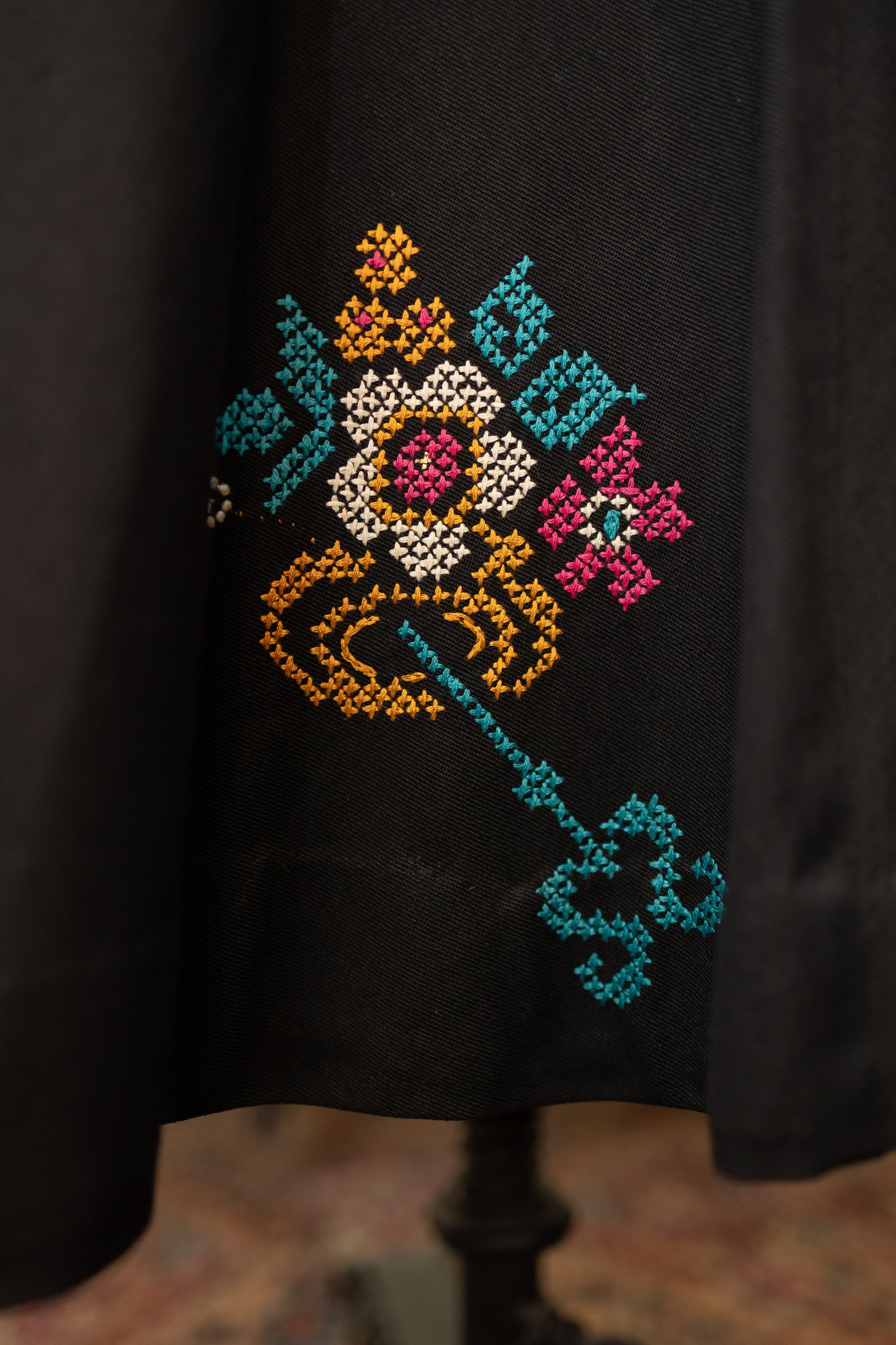 Vintage 1950s Mexican Circle Skirt – Hand-Embroidered Folk Art Design