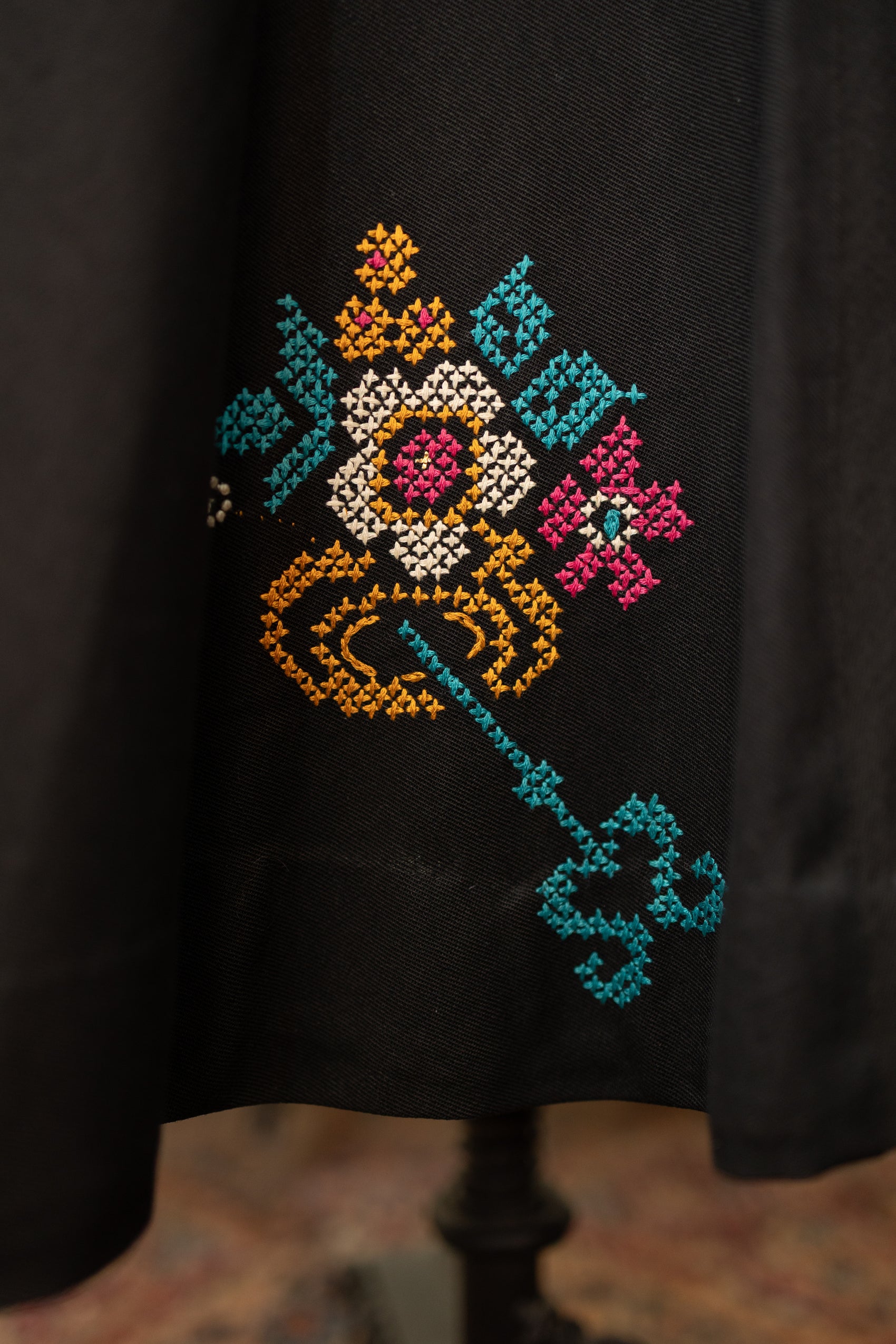 Vintage 1950s Mexican Circle Skirt – Hand-Embroidered Folk Art Design