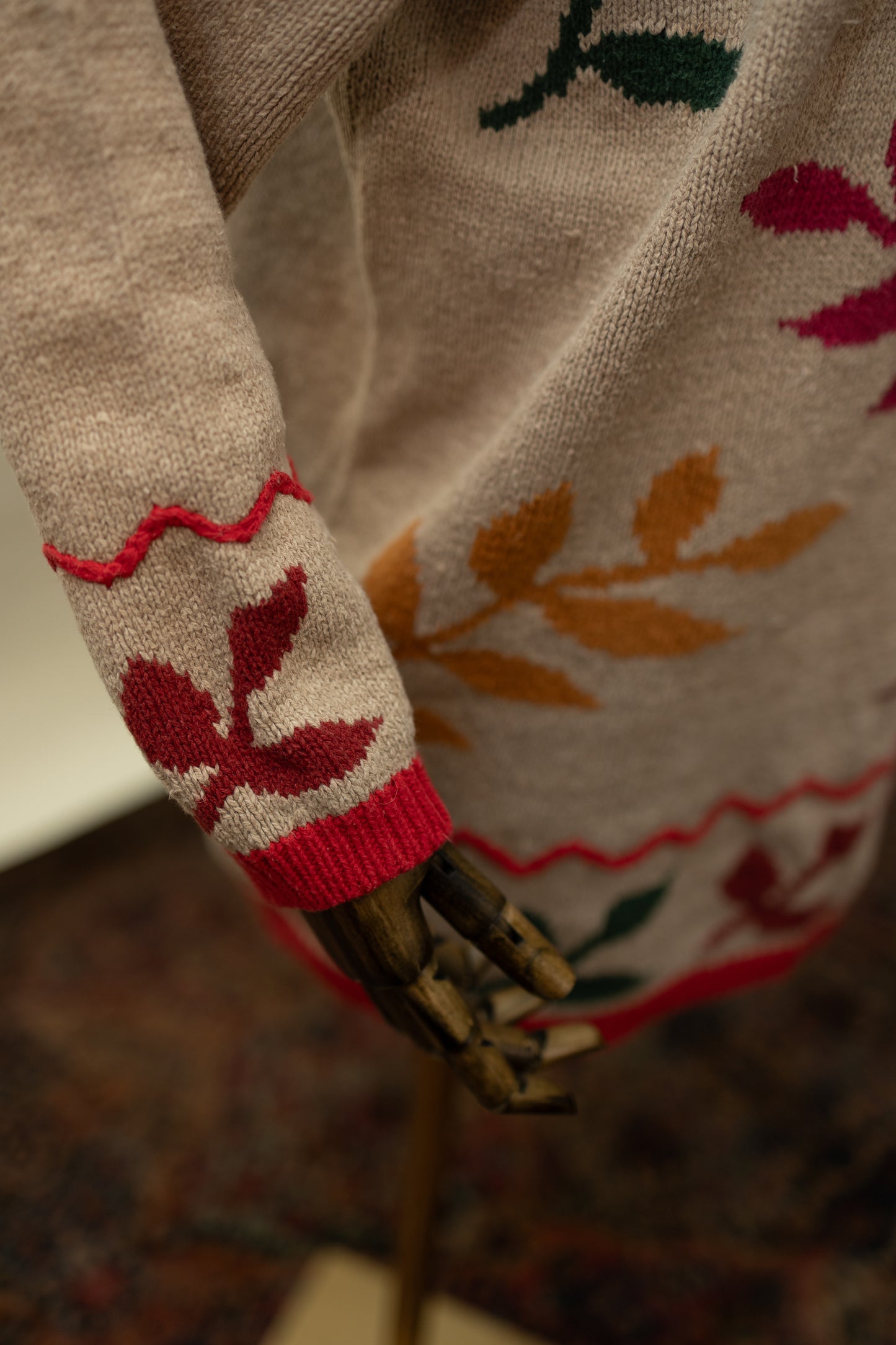 Vintage Leaf Pattern Turtleneck Sweater – 1980s Autumn Knit