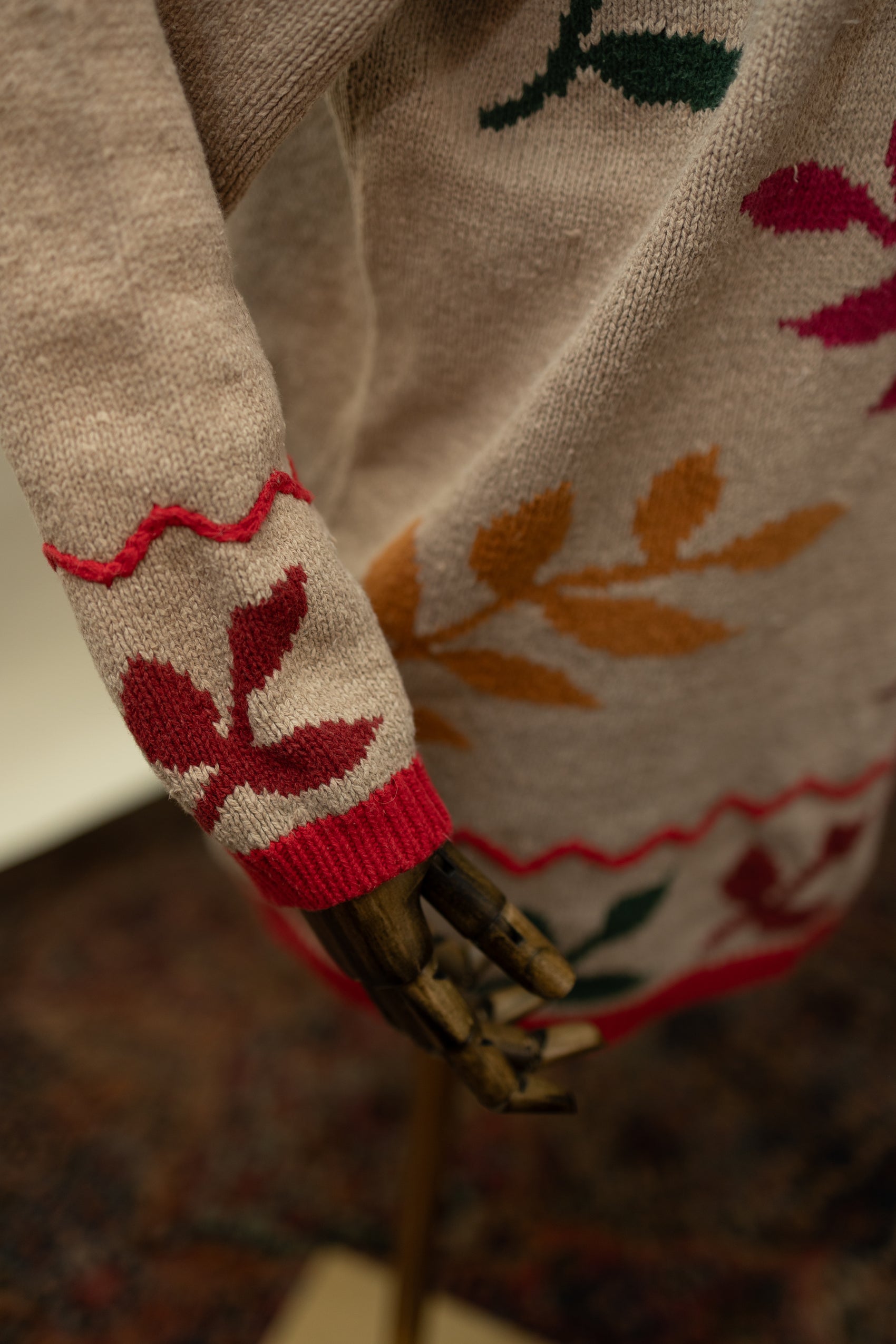 Vintage Leaf Pattern Turtleneck Sweater – 1980s Autumn Knit