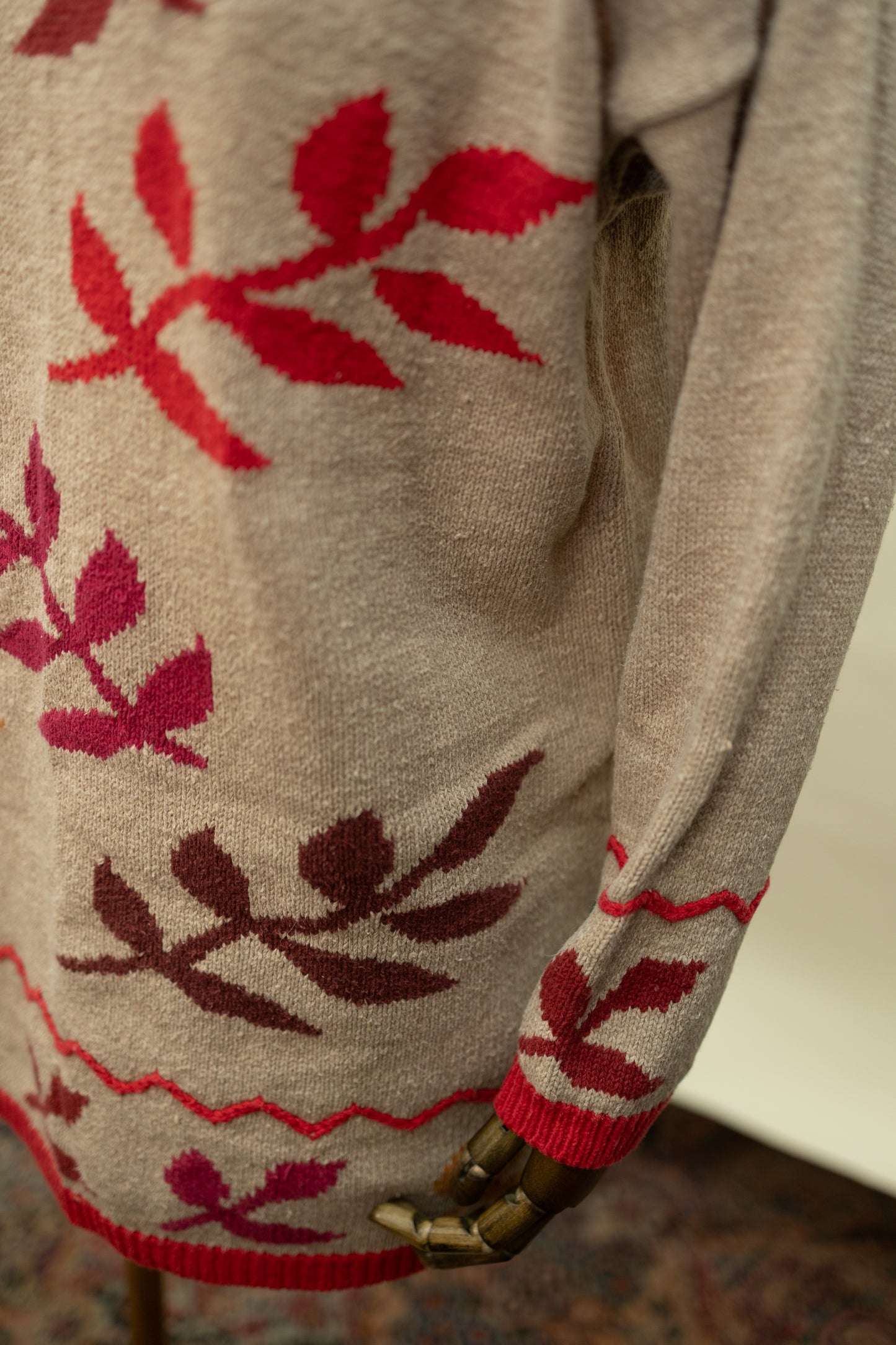 Vintage Leaf Pattern Turtleneck Sweater – 1980s Autumn Knit