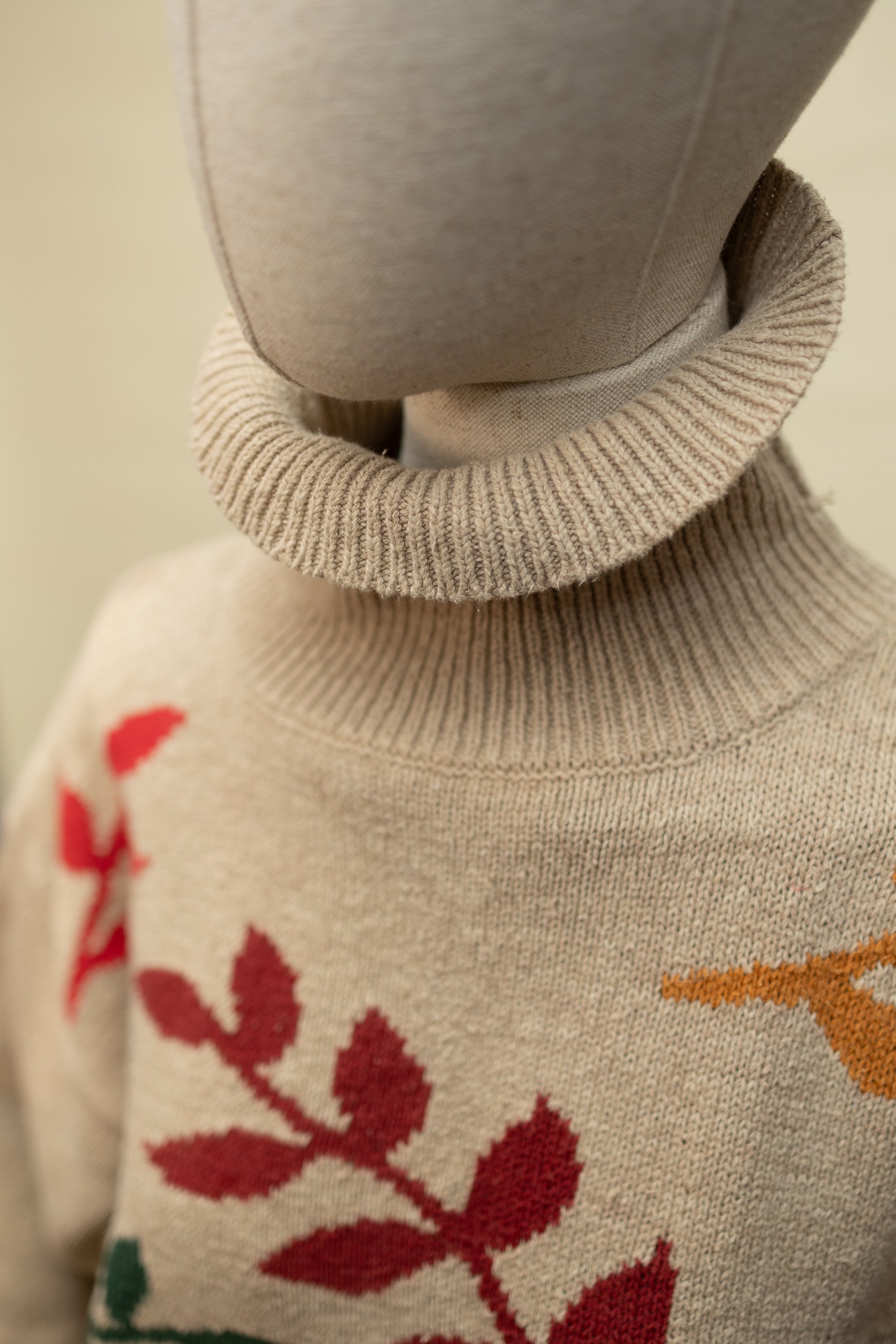 Vintage Leaf Pattern Turtleneck Sweater – 1980s Autumn Knit
