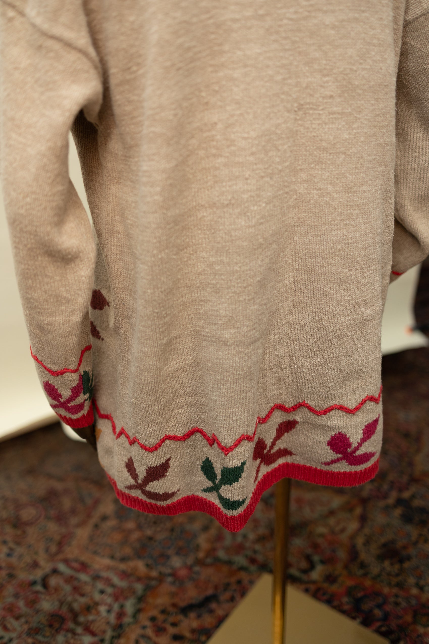 Vintage Leaf Pattern Turtleneck Sweater – 1980s Autumn Knit