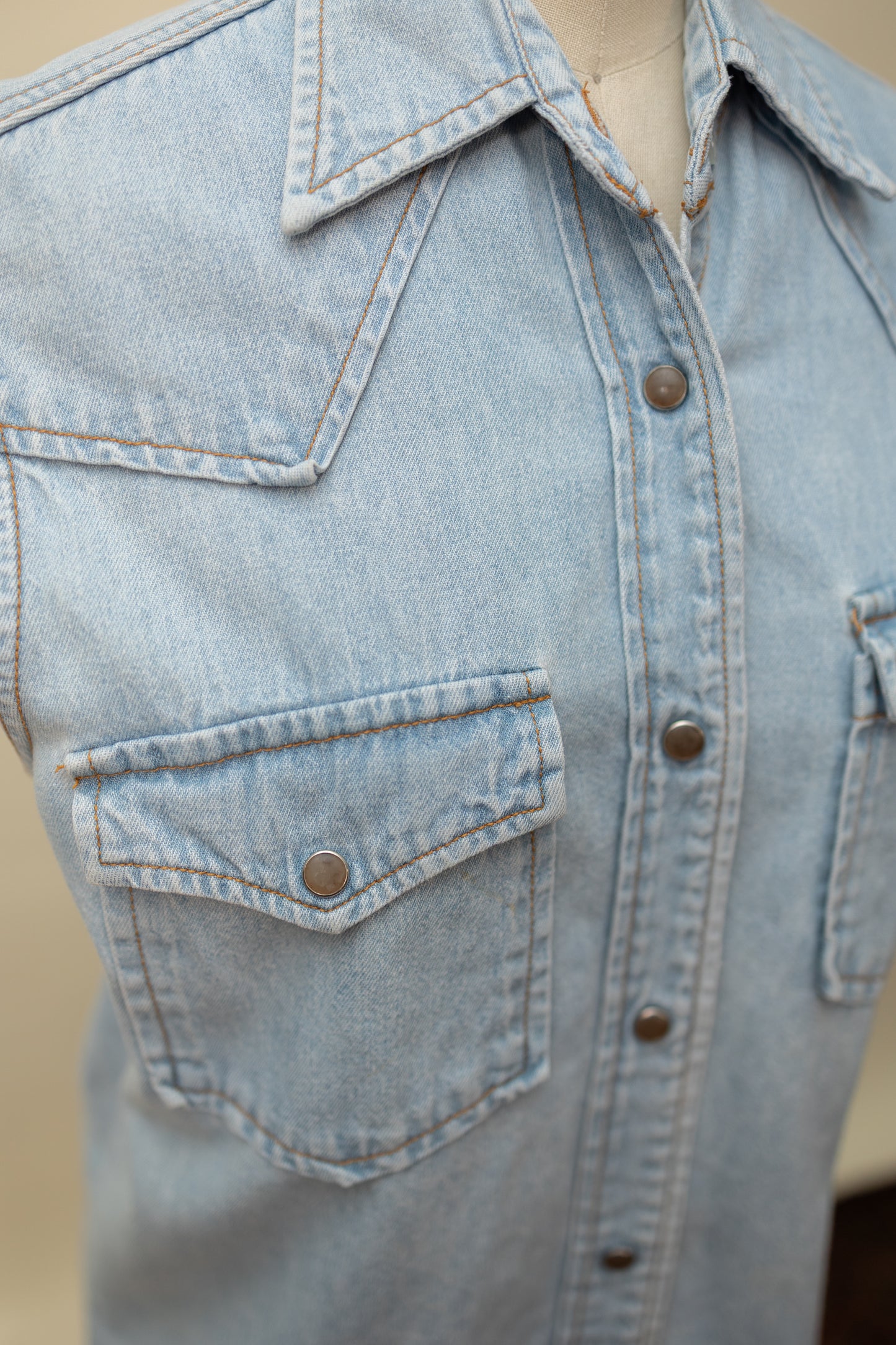 Vintage Sleeveless Denim Western Shirt – Light Wash