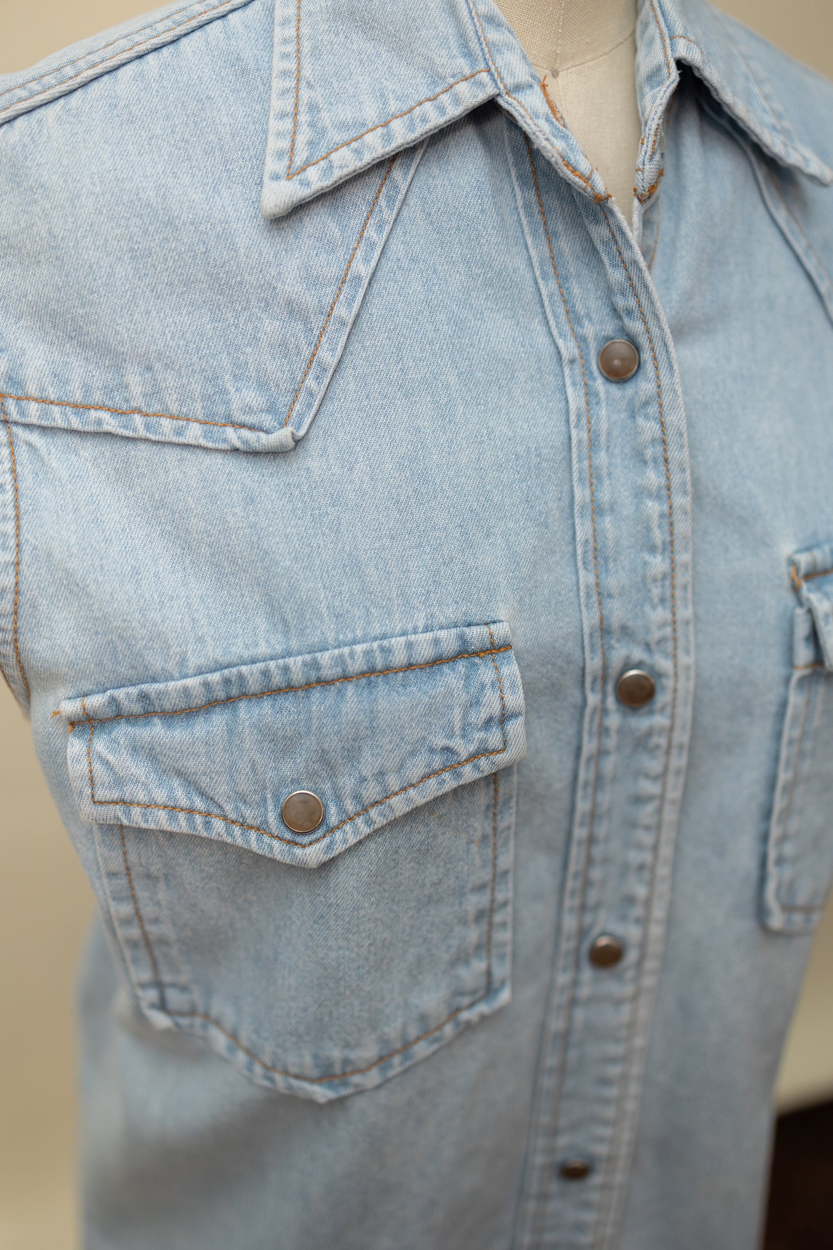 Vintage Sleeveless Denim Western Shirt – Light Wash