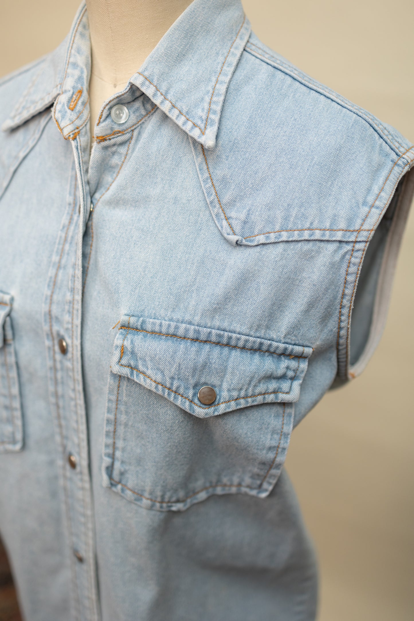 Vintage Sleeveless Denim Western Shirt – Light Wash